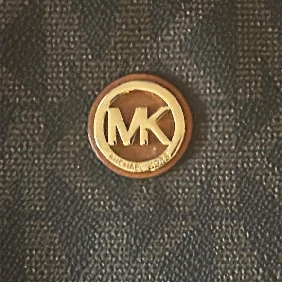 Michael Kors Fulton Monogram Clutch Wristlet EUC no callouts - Picture 2 of 6